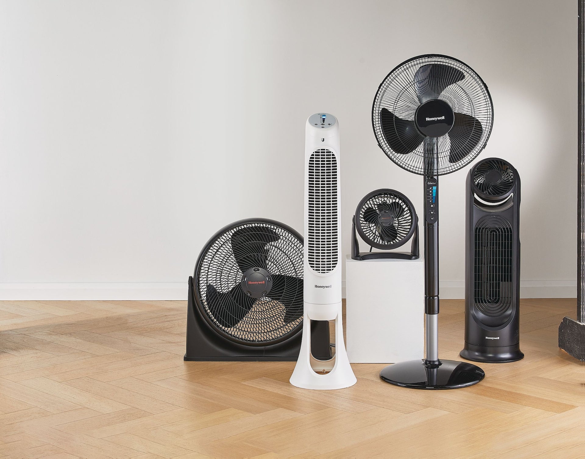 Honeywell TurboForce Tilt-Head Portable Air Circulator Table/Desk Fan, 3-Speed, Black, 7-in